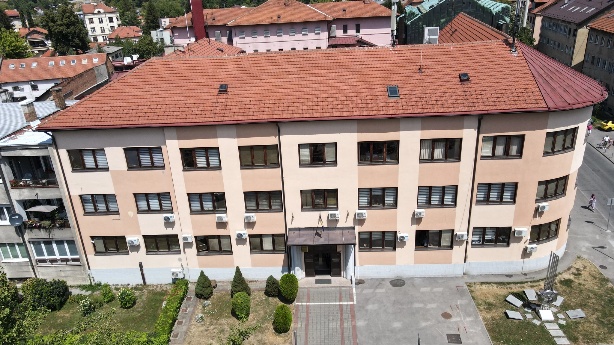 Javni poziv za prodaju putničkih motornih vozila koja su po pravosnažnim presudama nadležnih općinskih sudova trajno oduzeta i dodijeljena MUP TK-a/Upravi policije na raspolaganje