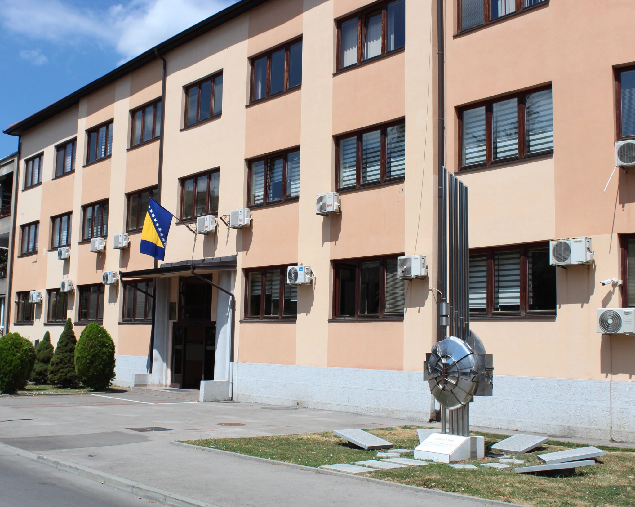 Javna rasprava o Nacrtu Zakona o javnim priredbama i Nacrtu Zakona o mirnom okupljanju Tuzlanskog kantona