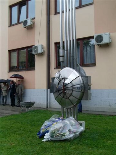 06-spomen-obiljezje-small