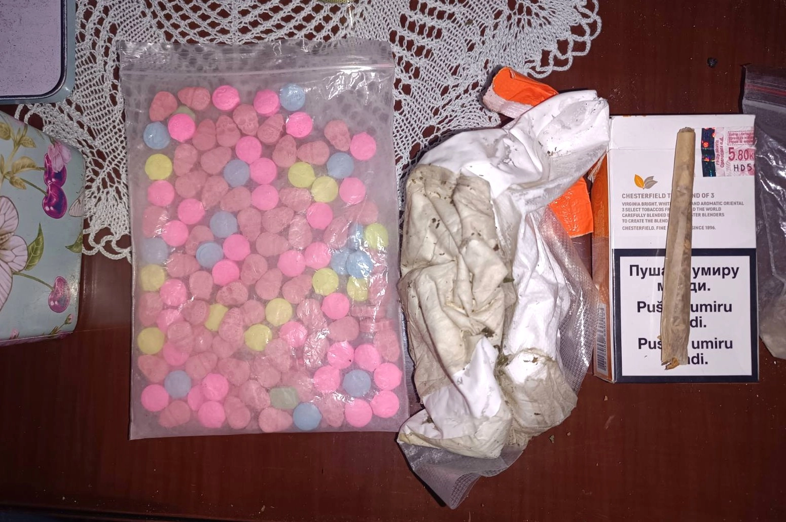 U okviru planskih aktivnosti pronađeni droga, oružje, novac i drugi predmeti, jednom licu iz Gračanice oduzeta sloboda