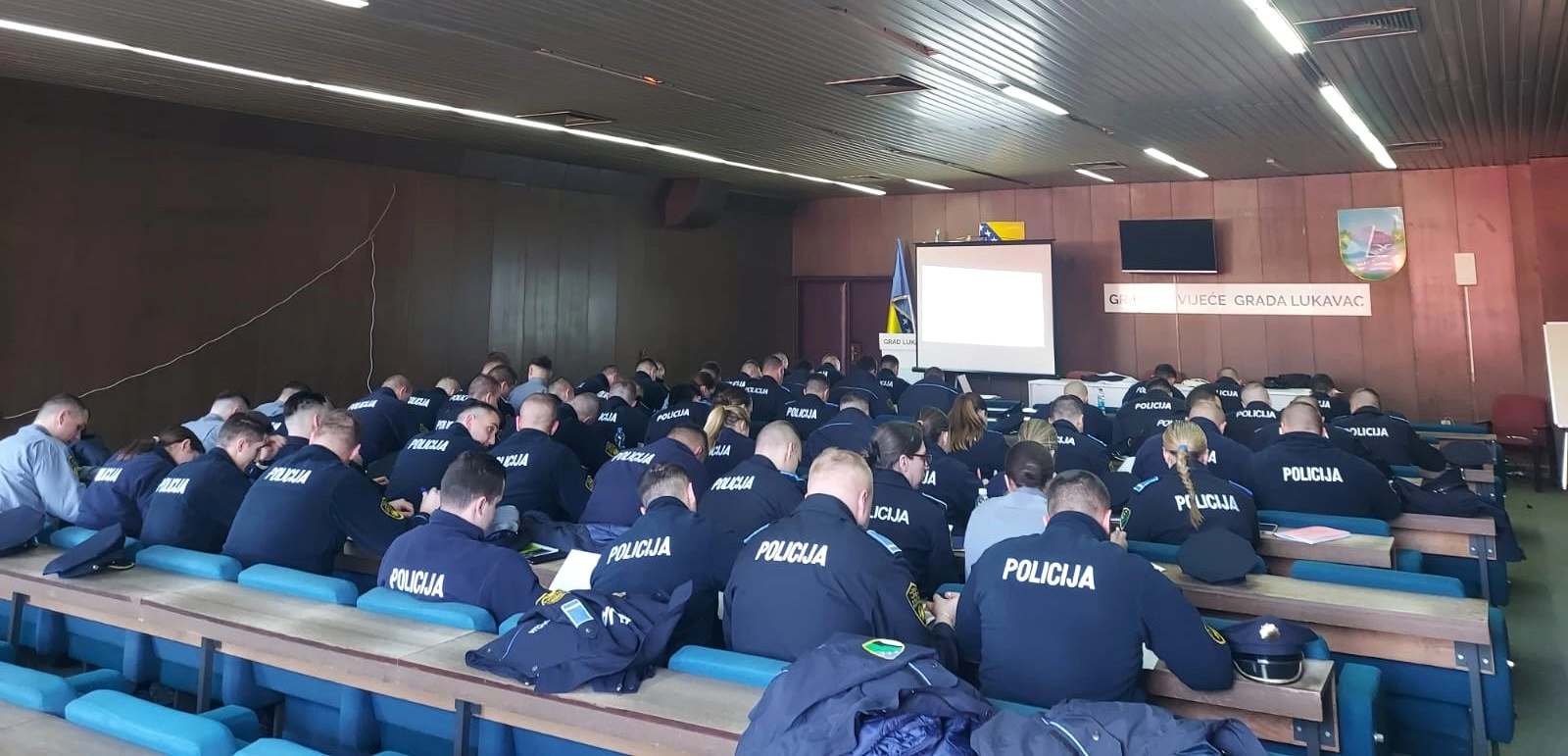 Uprava policije MUP TK-a - u okviru planiranih aktivosti održana edukacija za mlade policijske službenike